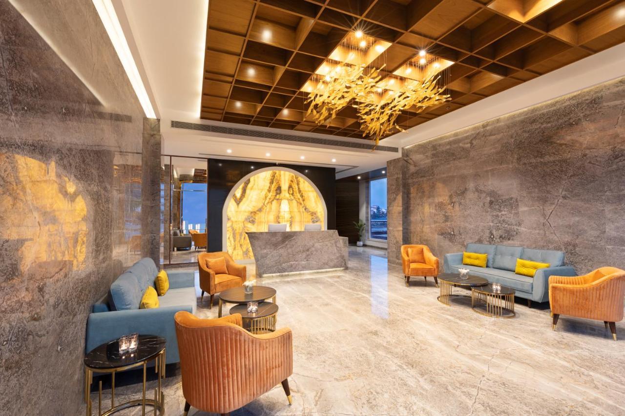 Clarion Hotel 5*